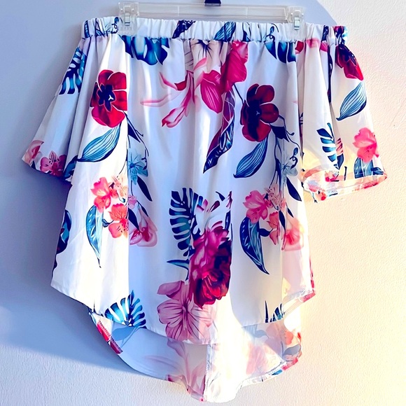 Off shoulder blouse w Hawaiian style flower pattern - $18 - Picture 5 of 12